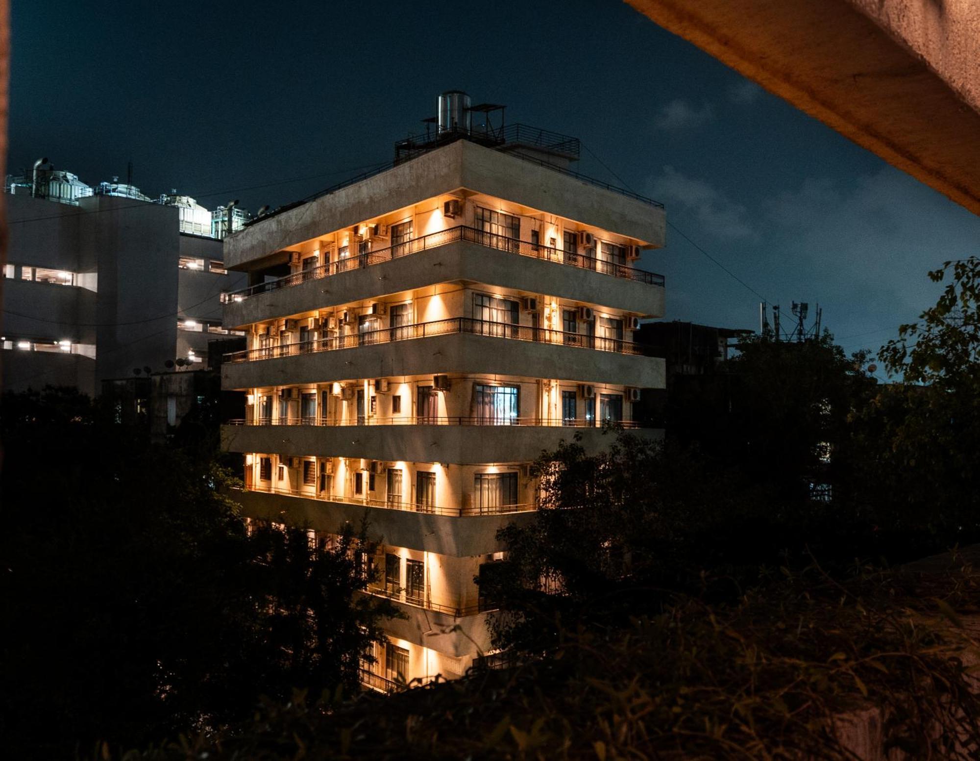 Arnna Hotel - Goregaon مومباي المظهر الخارجي الصورة